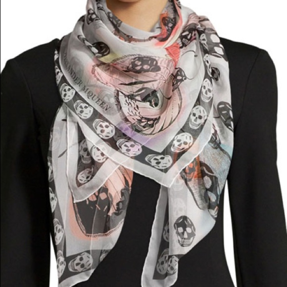🆕 Alexander McQueen NWT Skull & Butterfly Scarf - Picture 6 of 16